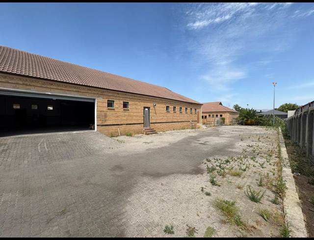 312M² RETAIL TO LET IN SOMERSET WEST CENTRAL