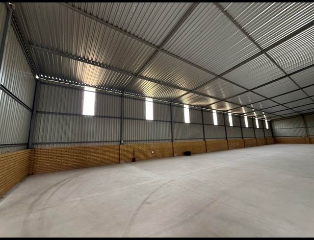 800M² WAREHOUSE TO LET IN TEDDERFIELD AH