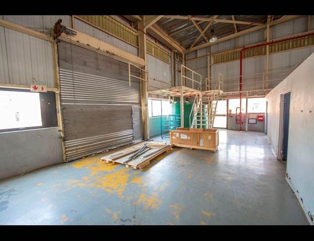 2,359M² WAREHOUSE TO LET IN HALFWAY HOUSE