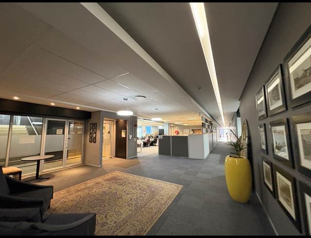 3,200M² OFFICE TO LET IN PAARDEN EILAND