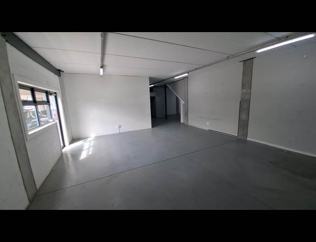 498M² WAREHOUSE TO LET IN STIKLAND INDUSTRIAL