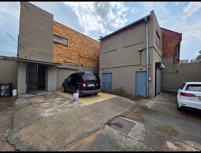 990M² WAREHOUSE TO LET IN BOOYSENS RESERVE