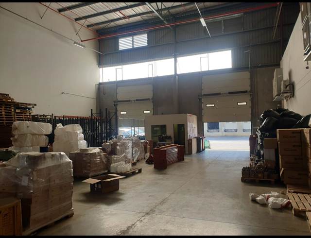 3,277M² WAREHOUSE TO LET IN POMONA