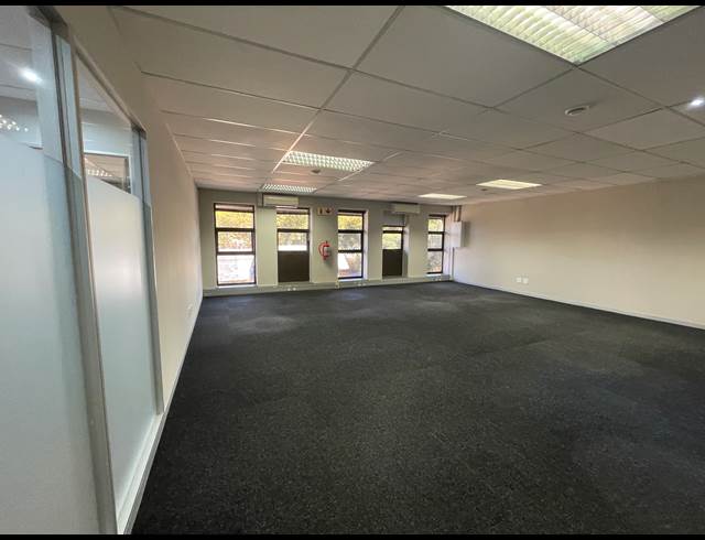 132M² OFFICE TO LET IN HURLINGHAM
