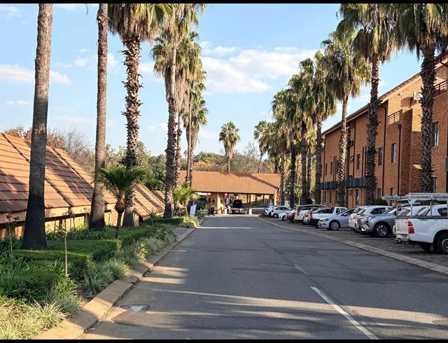 111M² OFFICE TO LET IN FOURWAYS