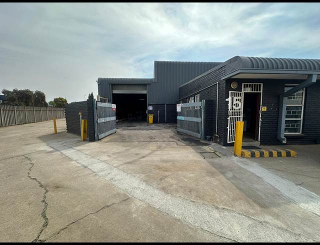 608M² WAREHOUSE TO LET IN JET PARK