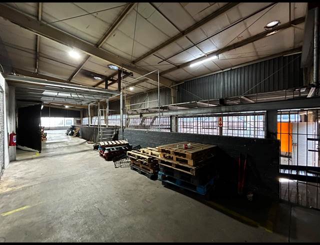 1,200M² WAREHOUSE TO LET IN WYNBERG