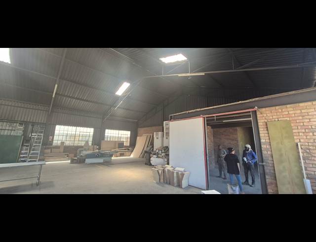 456M² WAREHOUSE TO LET IN ANDERBOLT