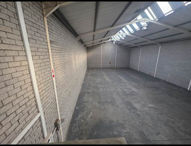 450M² WAREHOUSE TO LET IN MARCONI BEAM INDUSTRIA