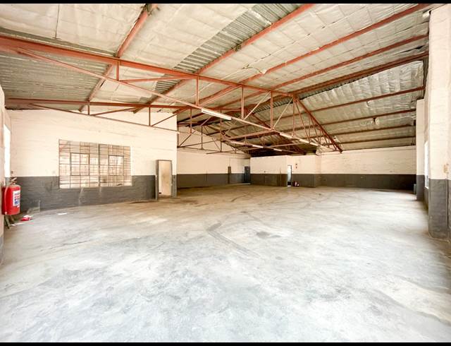 705M² WAREHOUSE TO LET IN NEW GERMANY