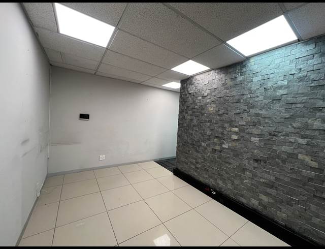 174M² OFFICE TO LET IN HYDE PARK