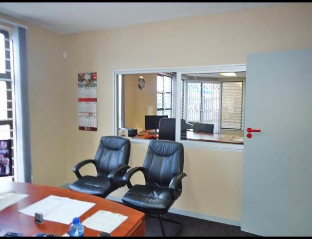685M² WAREHOUSE TO LET IN JET PARK