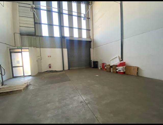 284M² WAREHOUSE TO LET IN MEADOWDALE