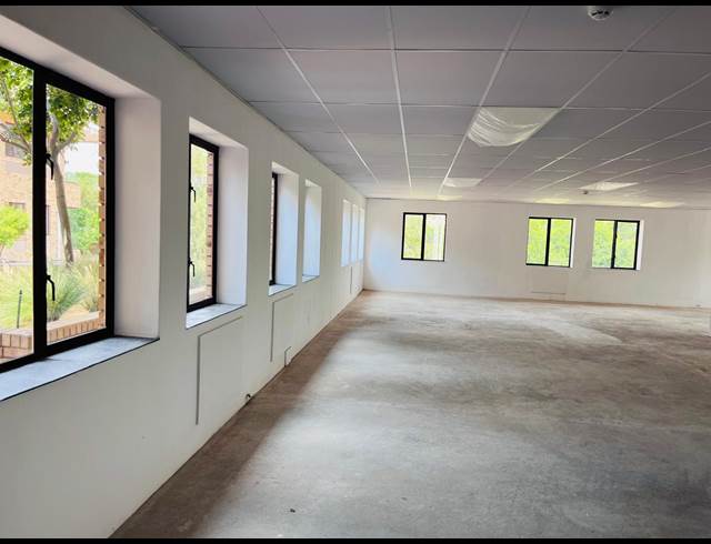 390M² OFFICE TO LET IN VORNA VALLEY