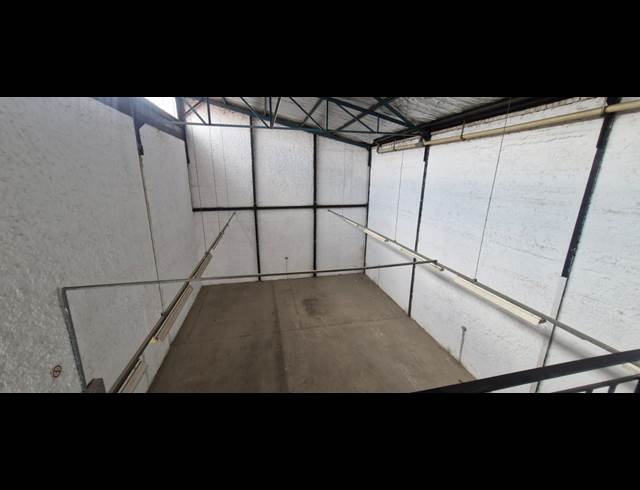 227M² WAREHOUSE TO LET IN TROYEVILLE