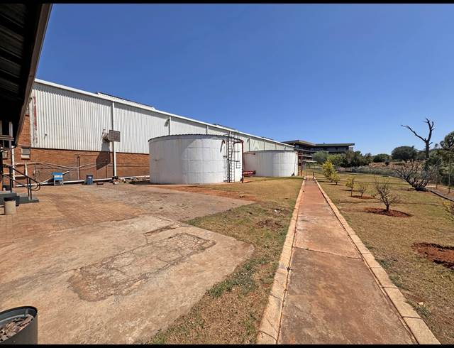 19,294M² WAREHOUSE TO LET IN JET PARK
