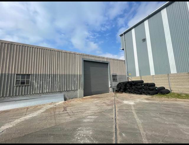 240M² WAREHOUSE RENTED IN SACKS CIRCLE INDUSTRIAL