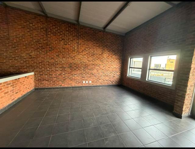 106M² WAREHOUSE TO LET IN CLAYVILLE
