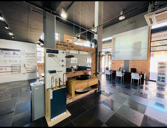 320M² RETAIL TO LET IN FOURWAYS