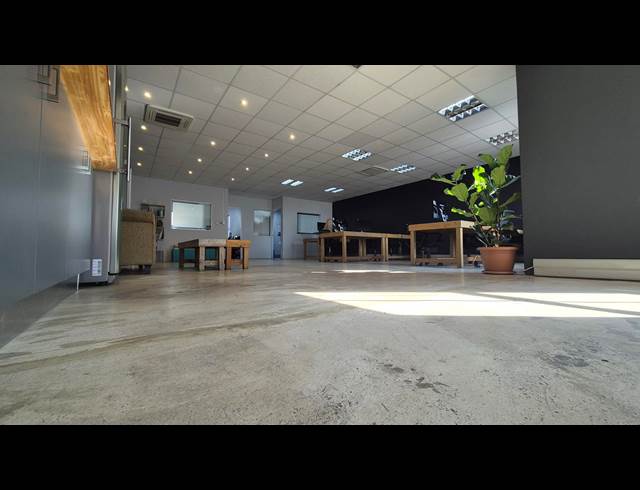 145M² OFFICE TO LET IN WESTLAKE