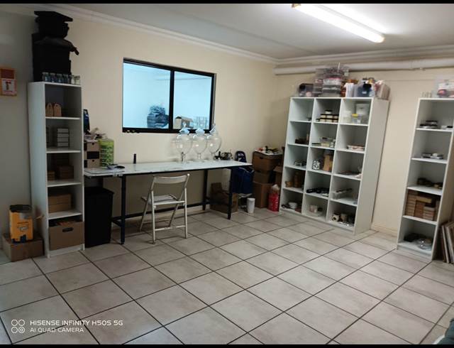 294M² WAREHOUSE RENTED IN CAPRICORN