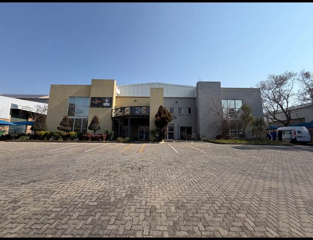 1,894M² WAREHOUSE TO LET IN KYALAMI