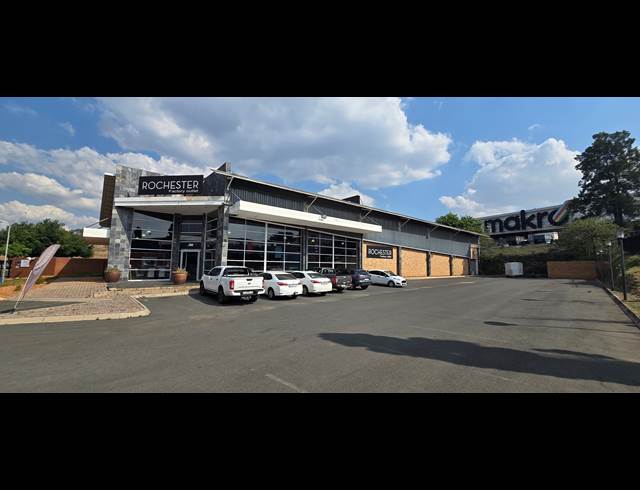 1,200M² SHOWROOM TO LET IN STRUBENSVALLEI