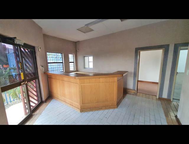 1,000M² WAREHOUSE TO LET IN SEBENZA