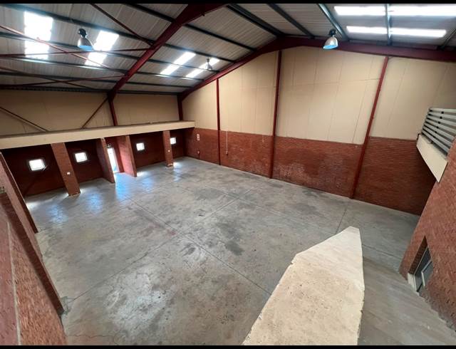 300M² WAREHOUSE TO LET IN SUNDERLAND RIDGE