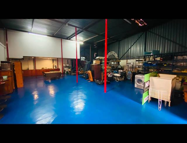 332M² WAREHOUSE TO LET IN ROOIHUISKRAAL