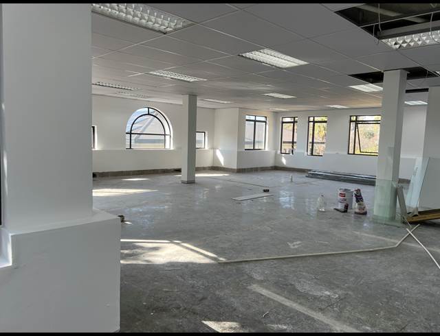 130M² OFFICE TO LET IN HYDE PARK