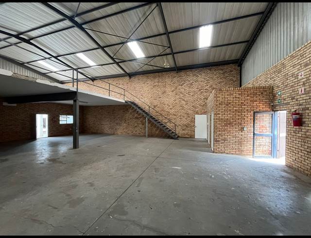 455M² WAREHOUSE TO LET IN CROWN