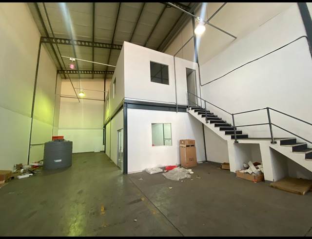 287M² WAREHOUSE TO LET IN MEADOWDALE