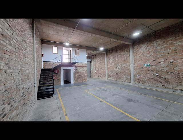 310M² WAREHOUSE TO LET IN LASER PARK