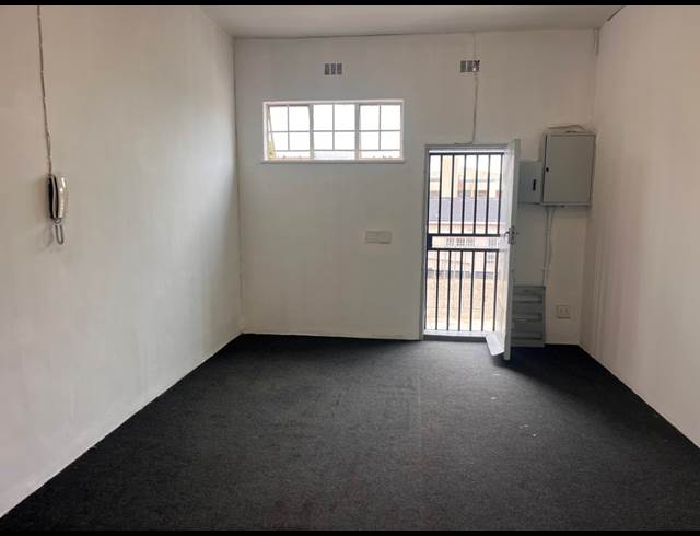 215M² RETAIL TO LET IN GLENHAZEL