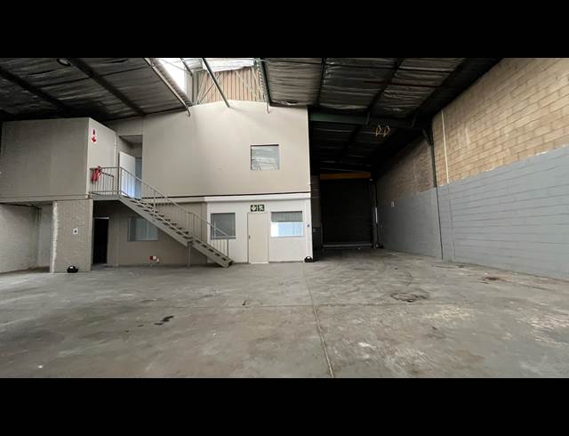 428M² WAREHOUSE TO LET IN MEADOWDALE