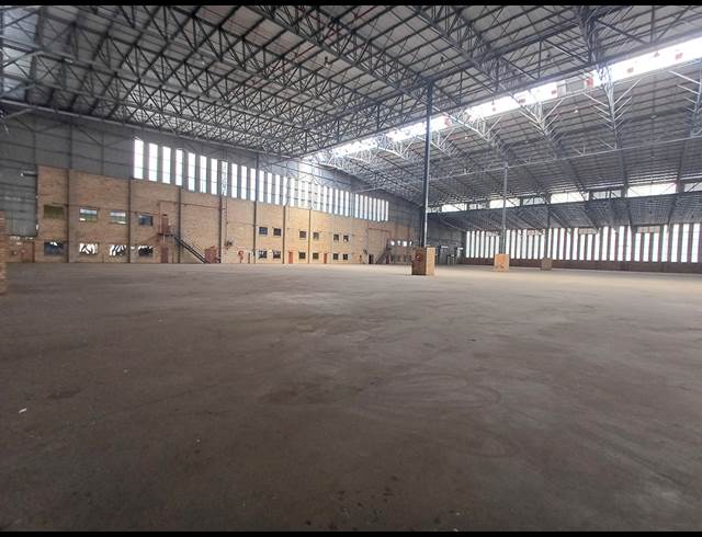 22,510M² WAREHOUSE TO LET IN COSMO CITY