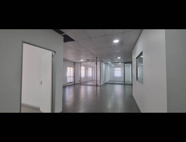 202M² OFFICE TO LET IN GLENWOOD