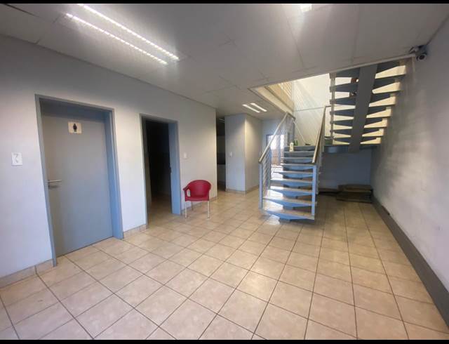 677M² WAREHOUSE TO LET IN LINBRO PARK