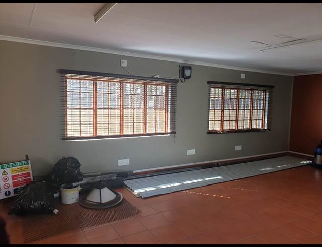 102M² OFFICE TO LET IN LAMBTON