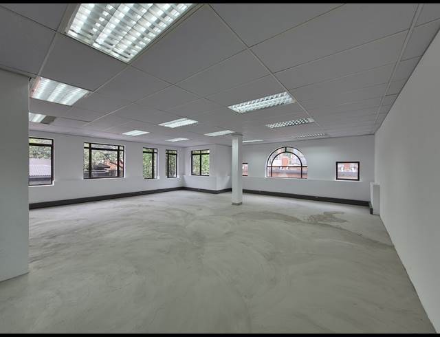 110M² OFFICE TO LET IN HYDE PARK