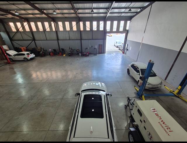 920M² WAREHOUSE TO LET IN AIRPORT PARK