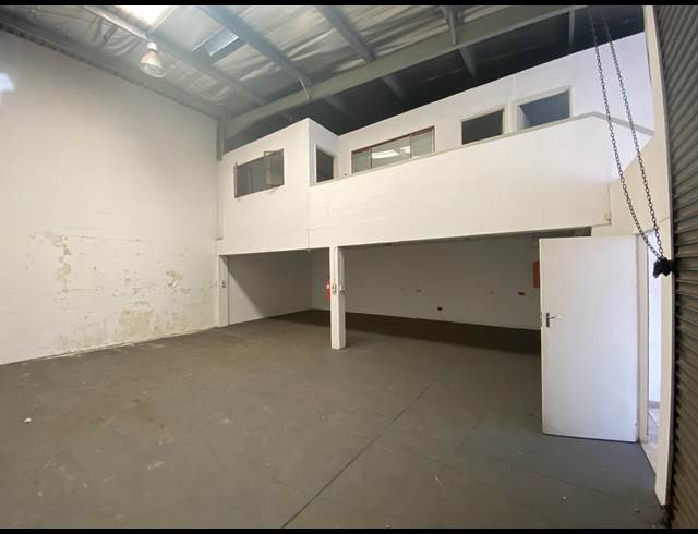 208M² WAREHOUSE TO LET IN SPRINGFIELD