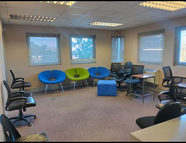 422M² BUSINESS CENTRE TO LET IN ROSENPARK