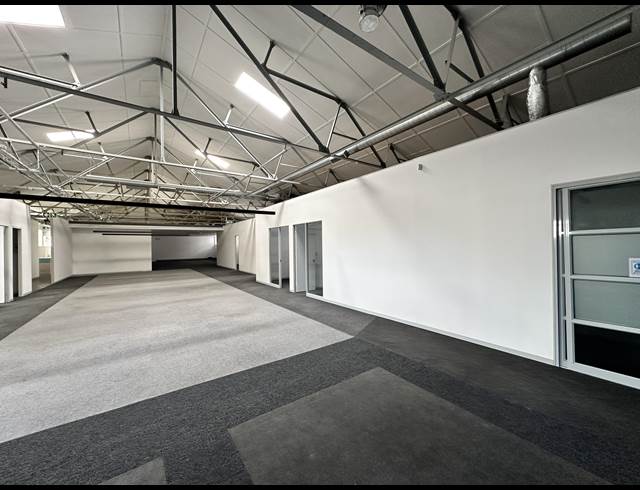 942M² OFFICE TO LET IN WOODSTOCK
