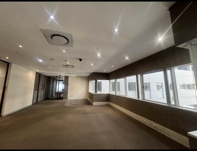 1,073M² OFFICE TO LET IN ROSEBANK