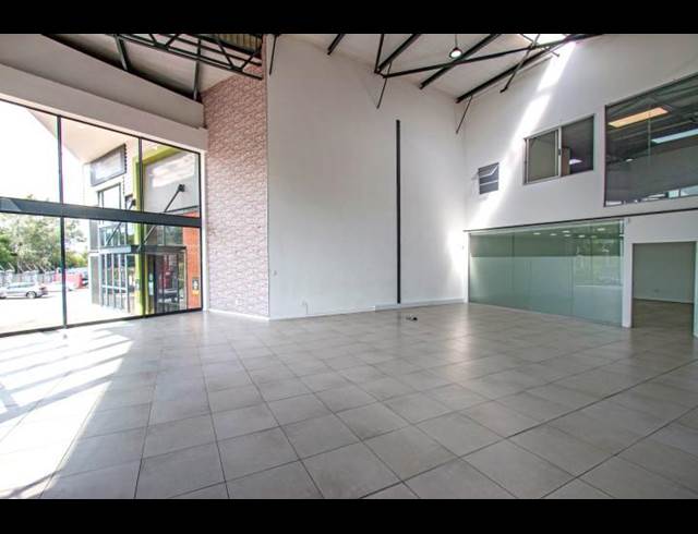 356M² SHOWROOM TO LET IN OLIVEDALE