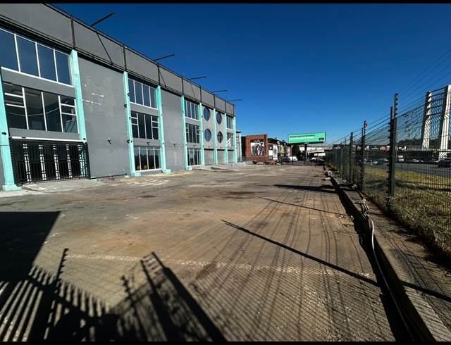 1,900M² WAREHOUSE TO LET IN WYNBERG