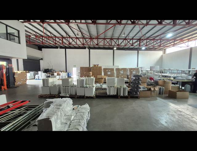 900M² FACTORY TO LET IN APEX