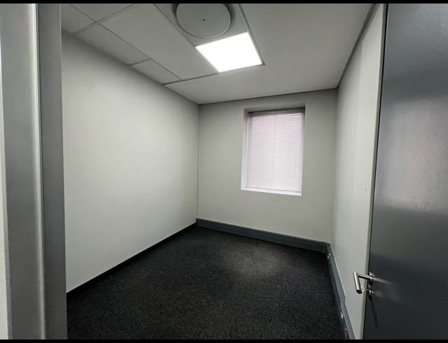 434.80M² OFFICE TO LET IN IRENE